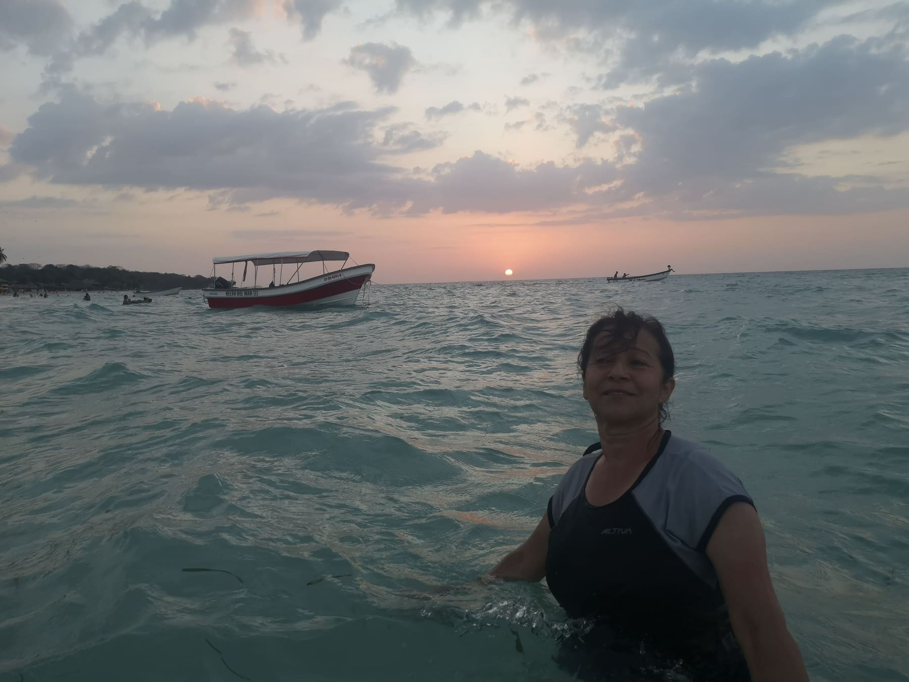 Beatriz en el mar Caribe, al atardecer